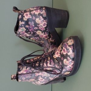 Steve Madden leather black floral combat boots size 7.5